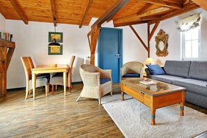 Wohnzimmer mit Essbereich