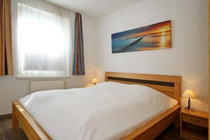 Schlafzimmer mit Doppelbett