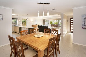 OPEN PLAN LIVING