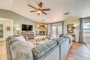Living Room | Smart TV