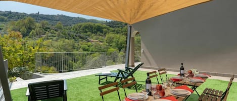 Table, Meubles, Propriété, Plante, Vert, Ombre, Tableau De Plein Air, Mobilier De Jardin, Parapluie, Design Intérieur