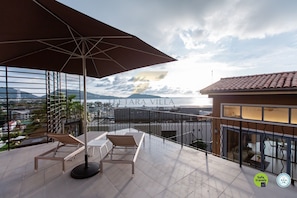 Beach/ocean view