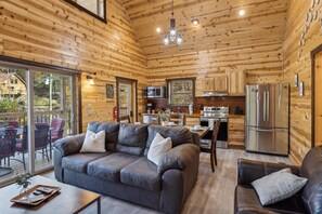 Lazy Raccoon | Great Smoky Mountains Cabin Rentals | Pigeon Forge Cabin Rentals | Located just minutes from the parkway and all the Pigeon Forge attractions, less than 5 minutes from WildSide and Smoky Mountain Zipline.