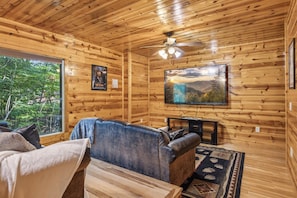 Theater Room | Sleepy Willow | Gatlinburg Cabin Rentals | Pigeon Forge Cabin Rentals | cabin rentals with game rooms | cabin rentals with hot tubs | cabin rentals with theater room