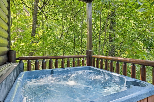 Bañera de hidromasaje al aire libre