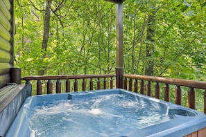 Unwind in the private hot tub | Sleepy Willow by Great Smoky Mountains Cabin Rentals | Gatlinburg Cabin Rentals | Pigeon Forge Cabin Rentals | cabin rentals with hot tubs | family-friendly cabin rentals