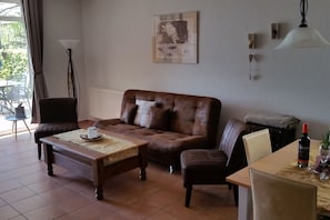 gemütliches Sofa für gemeinsame Spiel- oder Filmabende