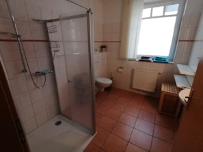 Tageslichtbad mit Dusche & WC