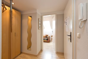 Eingangsbereich mit Zugang zum Gästezimmer