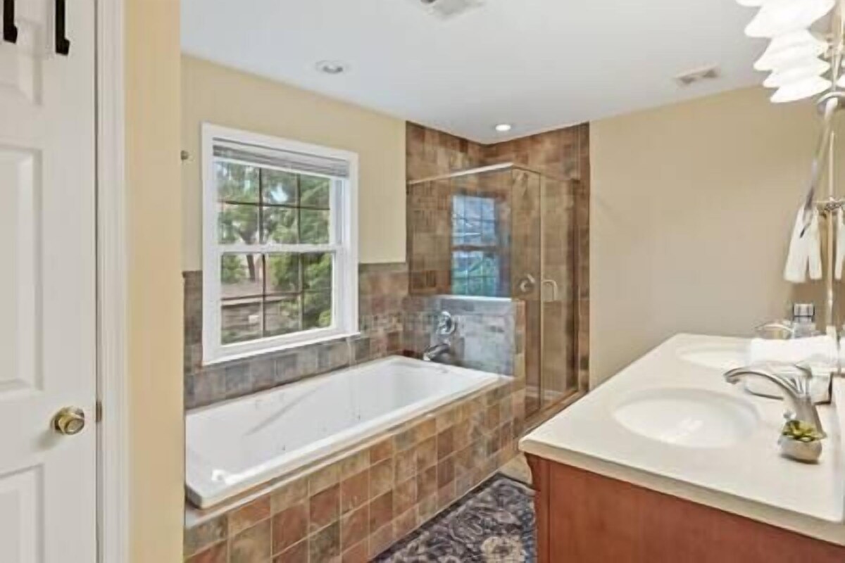 Pure Luxury | 5 bedroom | Designer | Large |Bright