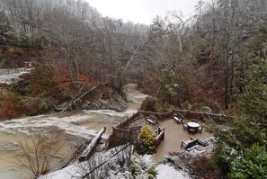 Wears Valley Waterfall Cabin "Creekside Lodge" - Creek with Viewing Area