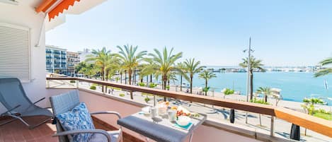 Apartamento vacacional terraza con vistas al mar Puerto Alcudia 