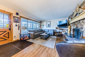 Living room - Spacious, modern living room. With wood fireplace (firewood not included).