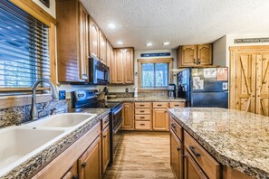 Kitchen - Modern, updated kitchen. New appliances.