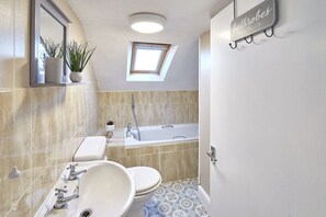 Cooks Cabin, Whitby - Host & Stay