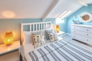 Cooks Cabin, Whitby - Host & Stay
