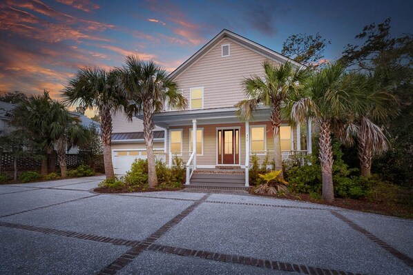 Front of the house from the tranquil drive.