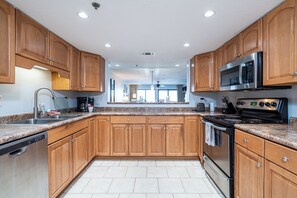 Large Fully Stocked Kitchen