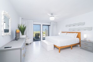 Master Bedroom - King Bed - Patio Access