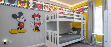 Mickey room (Sleep 4) Bunk Bed Twins