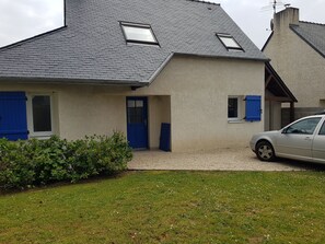 deux places de parking devant la maison