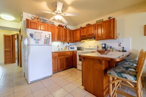 Kitchen equipped with what you need to enjoy your home made meals.