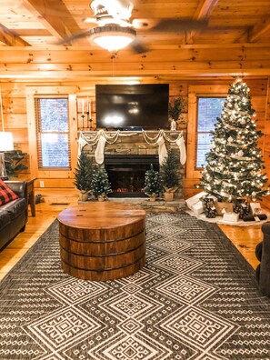 Rivers Edge Cabin will be decorated for Christmas from Late Oct-Mid Jan
