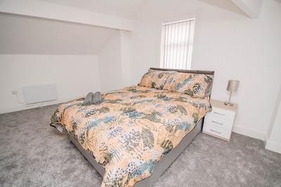 Newly refurbished 3 bed apartment 10 mins from Doncaster town centre &amp; Amazon distribution ce...