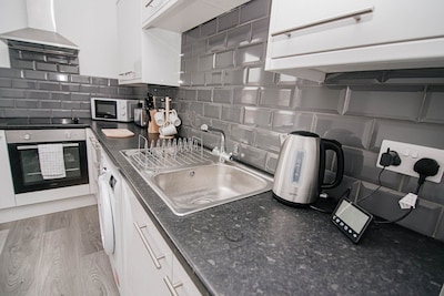 Newly refurbished 3 bed apartment 10 mins from Doncaster town centre &amp; Amazon distribution ce...