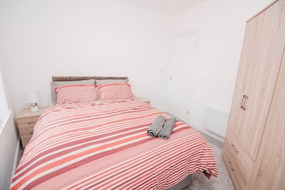 Newly refurbished 3 bed apartment 10 mins from Doncaster town centre &amp; Amazon distribution ce...