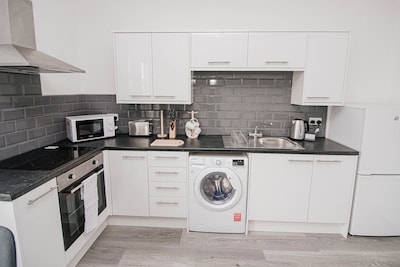 Newly refurbished 3 bed apartment 10 mins from Doncaster town centre &amp; Amazon distribution ce...