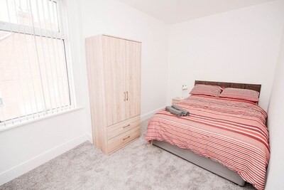 Newly refurbished 3 bed apartment 10 mins from Doncaster town centre &amp; Amazon distribution ce...