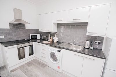 Newly refurbished 3 bed apartment 10 mins from Doncaster town centre &amp; Amazon distribution ce...