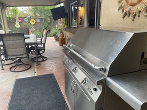 Gas grill