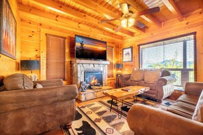 Heavenly View's cozy living area