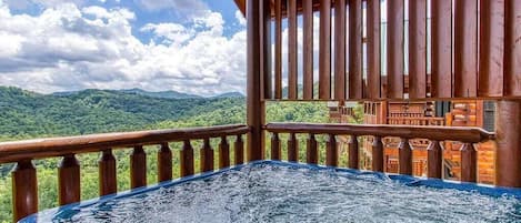 Heavenly View's bubbling hot tub with amazing mountain views