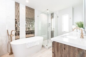 Primary bathroom includes freestanding tub, large step-in shower, and dual sink vanity.
                