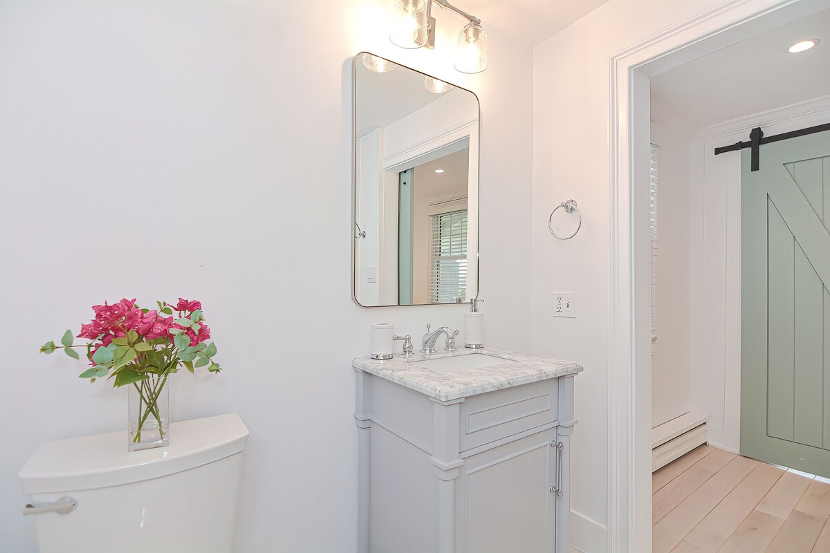 Arden House DT Mystic 3BR Lux Family Getaway