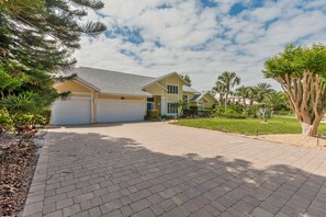 Triple wide paver driveway