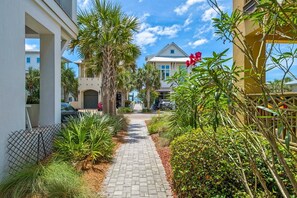 Private beach access path!!