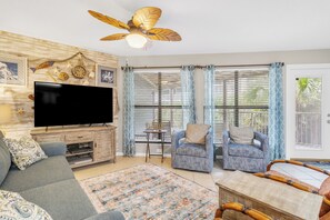 Sandpiper 4B Living Area