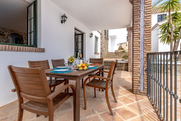 Outdoor dining