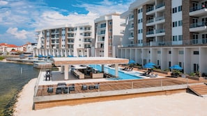 Poolbar