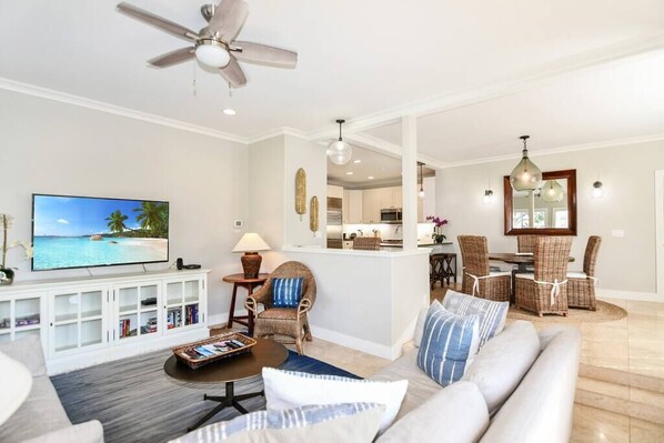 Living room with access to lanai