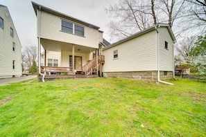 Homeowner On-Site | Stairs to Access 2nd-Floor Apartment