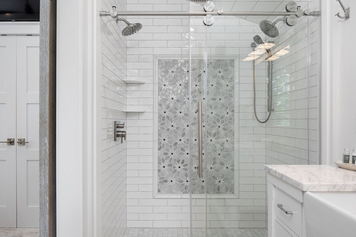 Newly renovated 1950’s leelanau trail side cottage