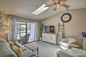 Living Room | Smart TV