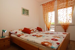 Schlafzimmer 1