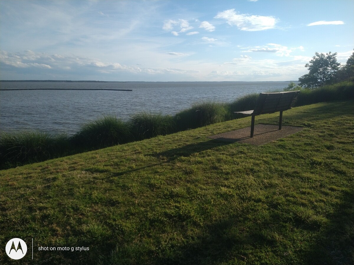 Huge water view 2/2 condo in “Kingsmill on the James”