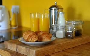 Holst kitchen with breakfast